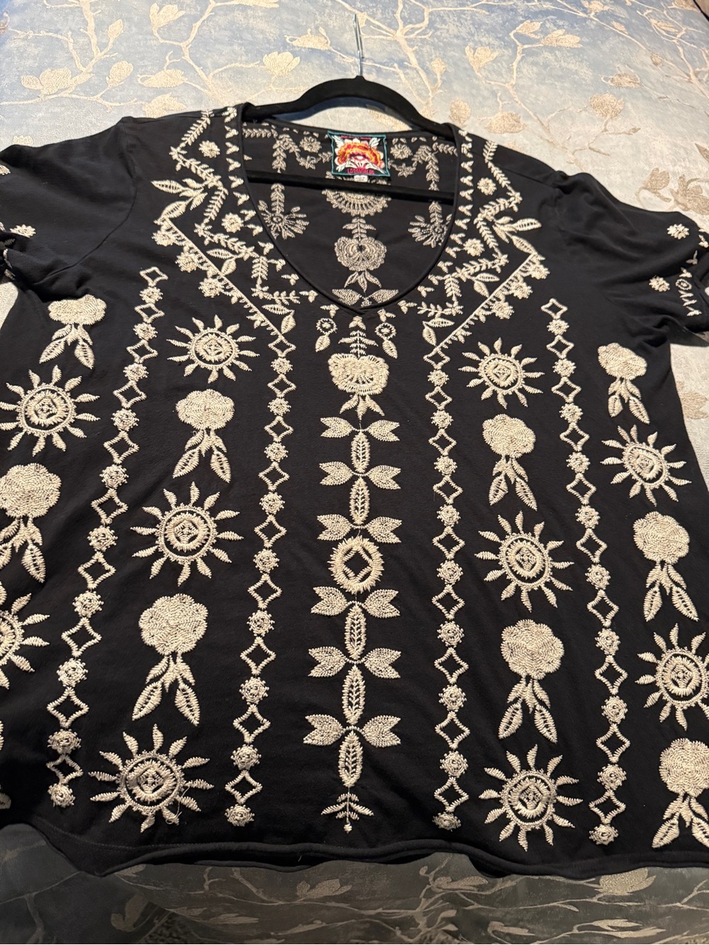 Johnny Was Women’s Makana Embroidered V-Neck Black Women's Top - Picture 9 of 9